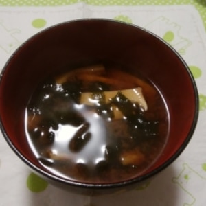 簡単なのにお出汁たっぷり♪きのこのお味噌汁